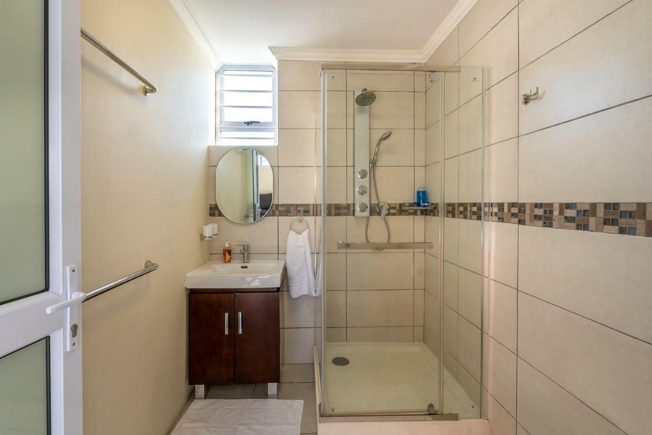 Pro Moni'S Guesthouse Muizenberg Luaran gambar