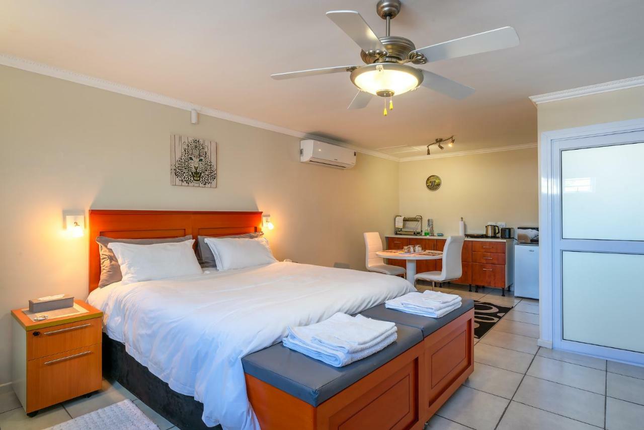 Pro Moni'S Guesthouse Muizenberg Luaran gambar
