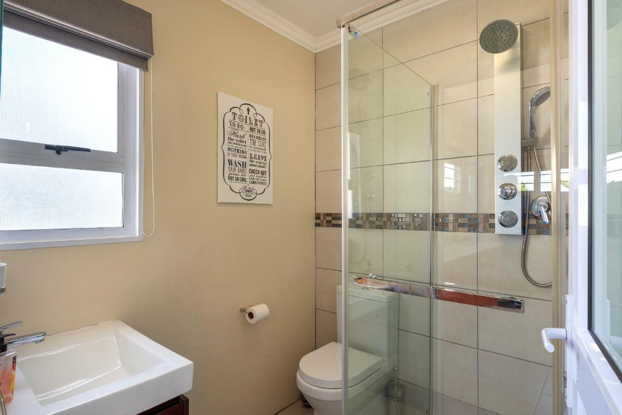 Pro Moni'S Guesthouse Muizenberg Luaran gambar